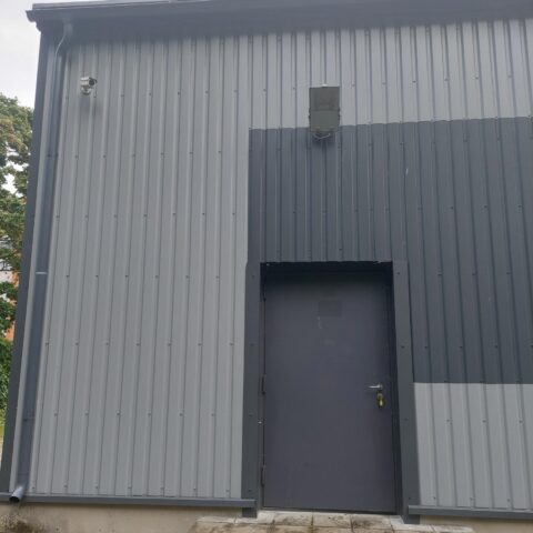 Sissepääs suurde tühja ruumi